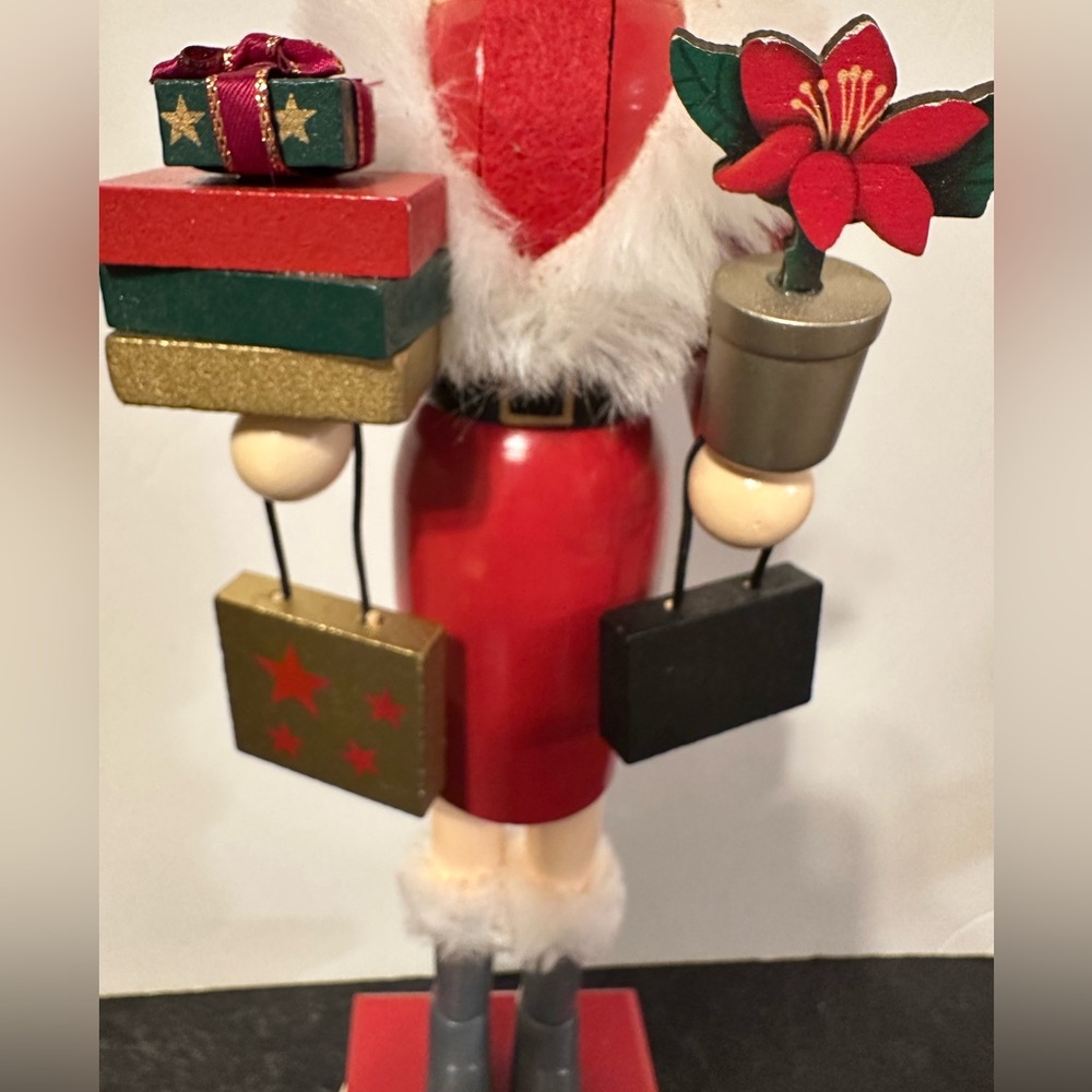 Shopper lady nutcracker - Picture 6 of 8